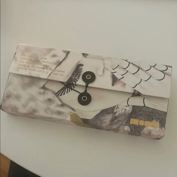 COPY - Pat McGrath Blue and Gold Eyeshadow Palette with 10 Shades and Various F… - Picture 2 of 2